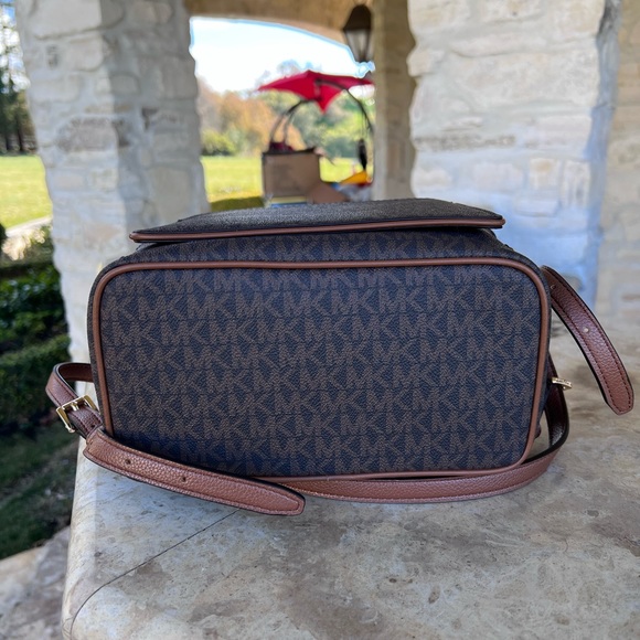 Michael Kors Adina Md signature backpack/wallet options brown signature - Picture 5 of 13